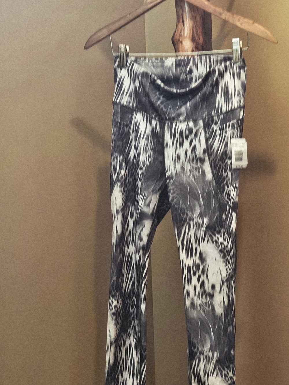 bebe Black and White Abstract Animal-Print Leggings